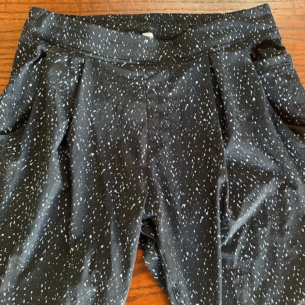 Lululemon athletica women's joggers.